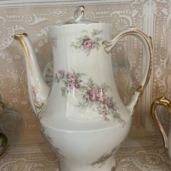 Collection of VintageFrench Limoges Porcelaine Coffee Pot, creamers, sugar bowls - Picture 4 of 9